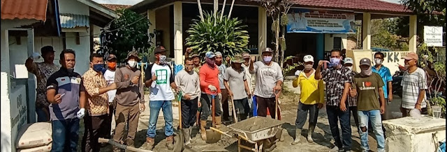 RT, RW Kelurahan Karang Raja Gotong Royong Membangun Bahu Jalan