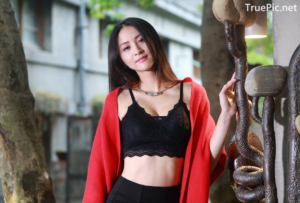 Image-Taiwanese-Beautiful-Long-Legs-Girl-雪岑Lola-Black-Sexy-Short-Pants-and-Crop-Top-Outfit-TruePic.net- Picture-50