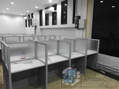 Meja Partisi Kantor Yang Bagus + Furniture Semarang ( Meja Sekat Kantor )