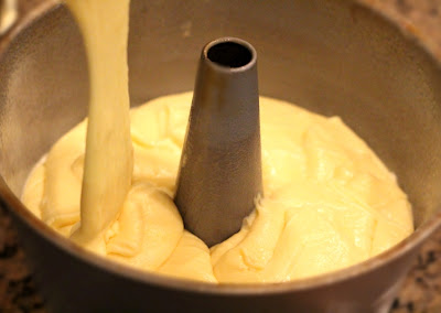 Lemon Lovers Pound Cake