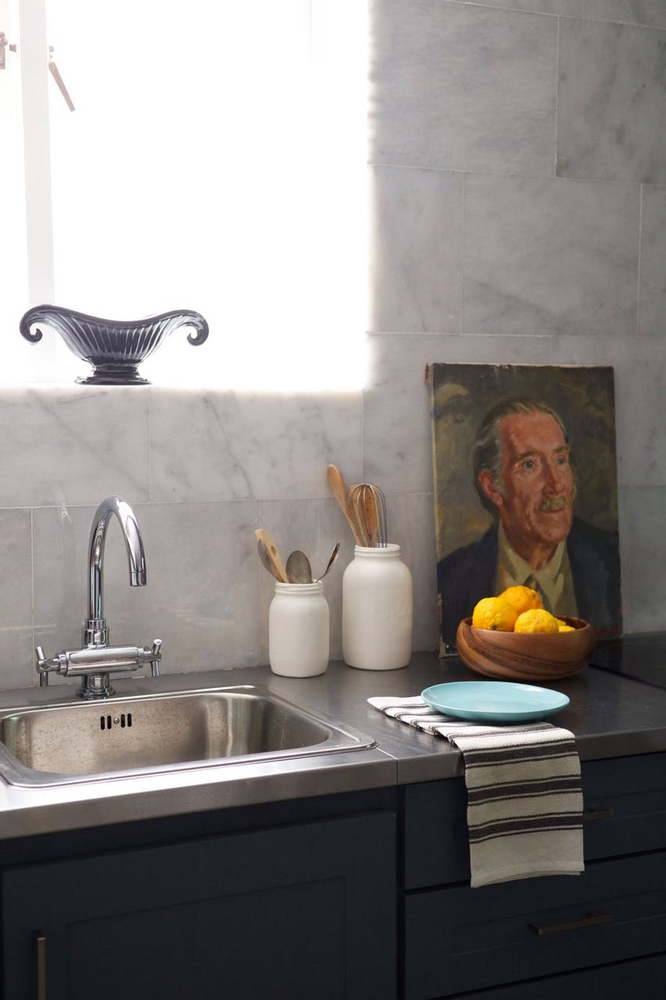 UN LIEU DIFFÉRENT... DANS UN SOUS-SOL