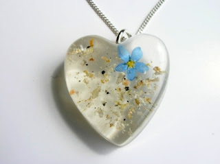 Keepsake pendant for ashes