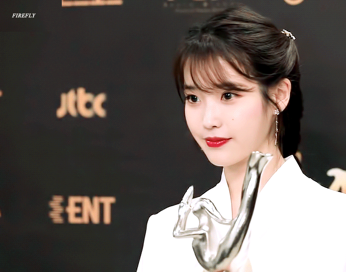 분위기 있는 아이유 - 꾸르