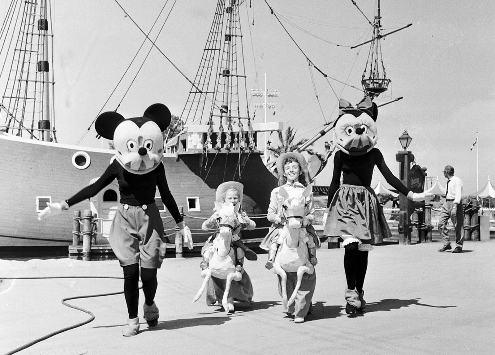 Step back in time with Vintage Photographs from Disneyland's Momentous ...