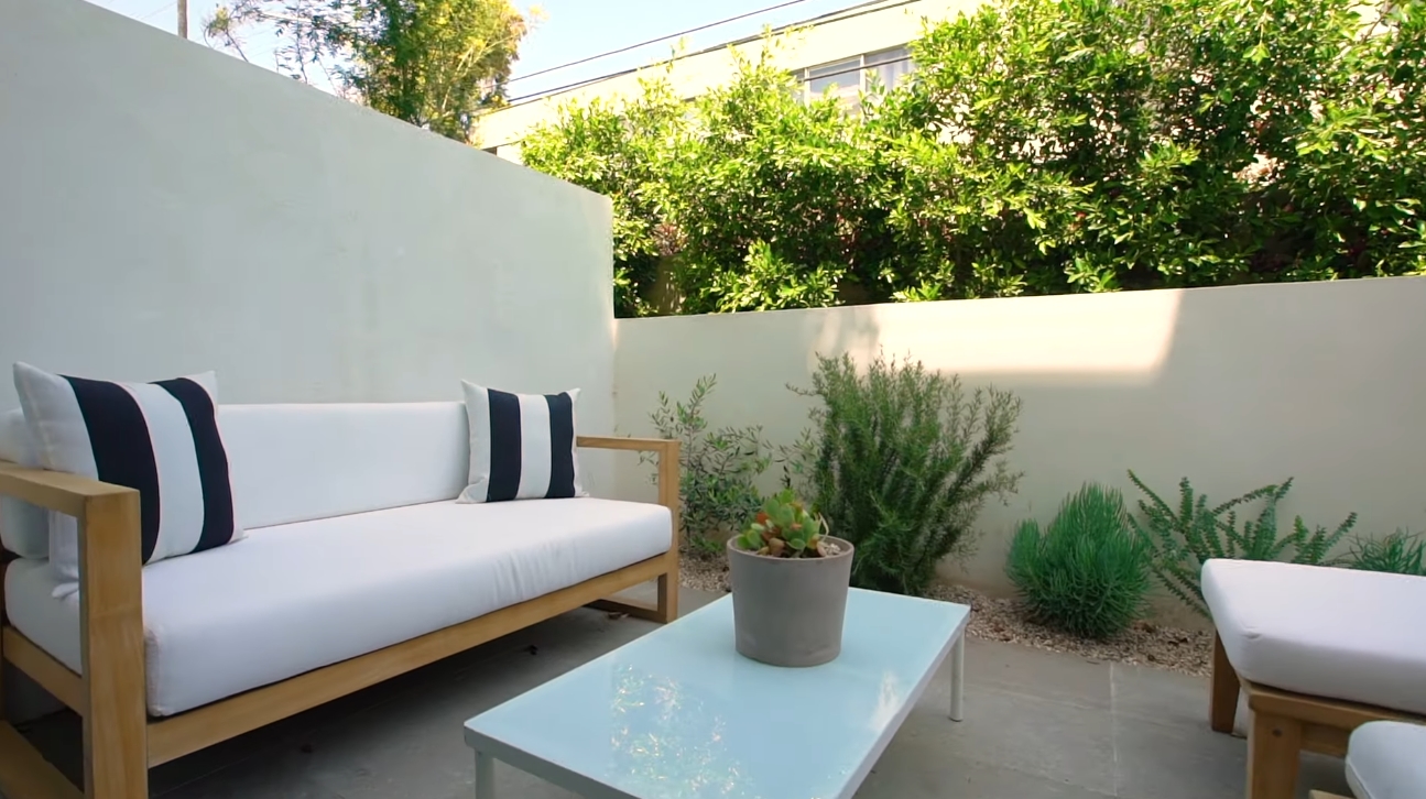 17 Photos vs. 812 Huntley Dr #102, West Hollywood, CA Home Interior Design Tour