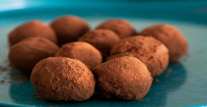Delicious Old-fashioned Chocolate Truffles With No Sugar And No Milk