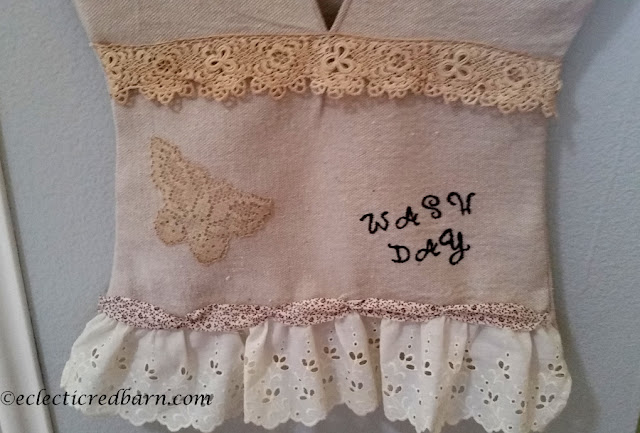 Clothes Pin Bag. Share NOW. #clothespins #laundry #washday #hangingclothes #eclecticredbarn Clothes Pin Bag. Share NOW. #clothespins #laundry #washday #hangingclothes #eclecticredbarn