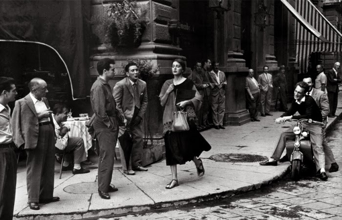 KaraKediGözü: American Girl in Italy, 1951 by Ruth Orkin