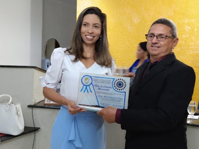 Vereador Marcos Cabral entrega Titulo de cidadã macauense a advogada Márcia