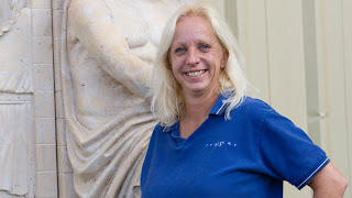 auction kings cindy shook pickers danielle american hawt kinda music standing hammond john manager office