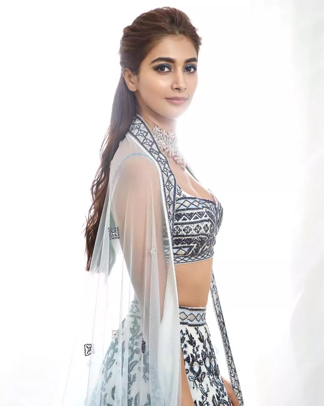 pooja-hegde-gorgeous-lehenga-at-lakme-fashion-week pooja-hegde-gorgeous-lehenga-at-lakme-fashion-week