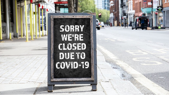 Sign showing store is closed due to Covid-19.