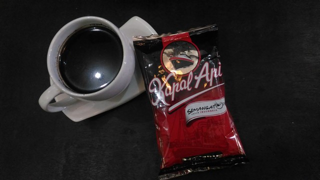 Kenikmatan secangkir kopi "Kapal Api" Kenikmatan secangkir kopi "Kapal Api"