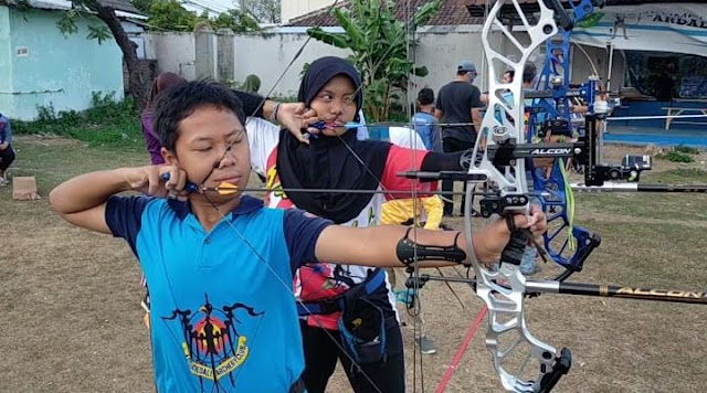 Ibu Pangdam IV/Diponegoro Motivasi Atlet Panahan KKO Surakarta