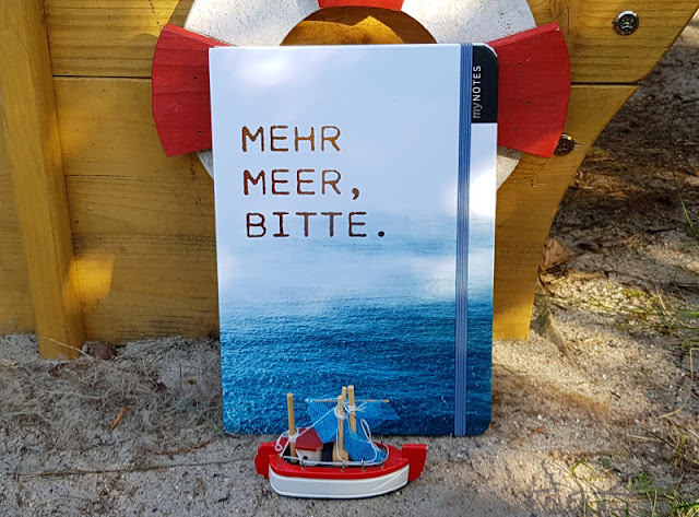 Zauberhafte Meerjungfrauen- und Meer-Bücher für Vorschul- und Schulkinder. "Mehr Meer, bitte!" ist ein maritimes myNotes Notizbuch für Eltern und eignet sich toll als Bullet Journal.