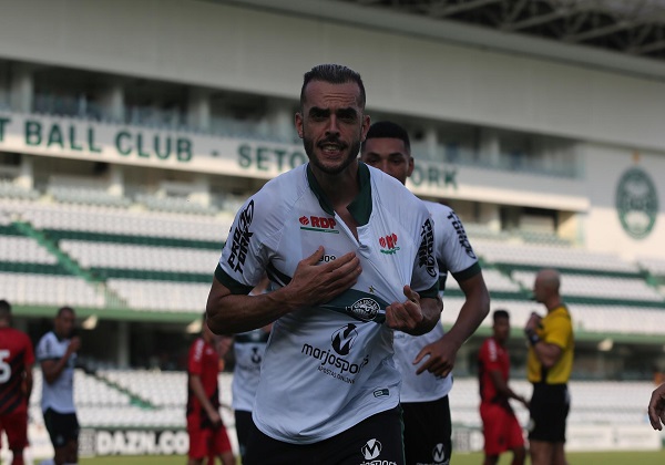 Adversário do Bahia, Coritiba quer cancelar o jogo após 15 casos de Covid-19 no elenco