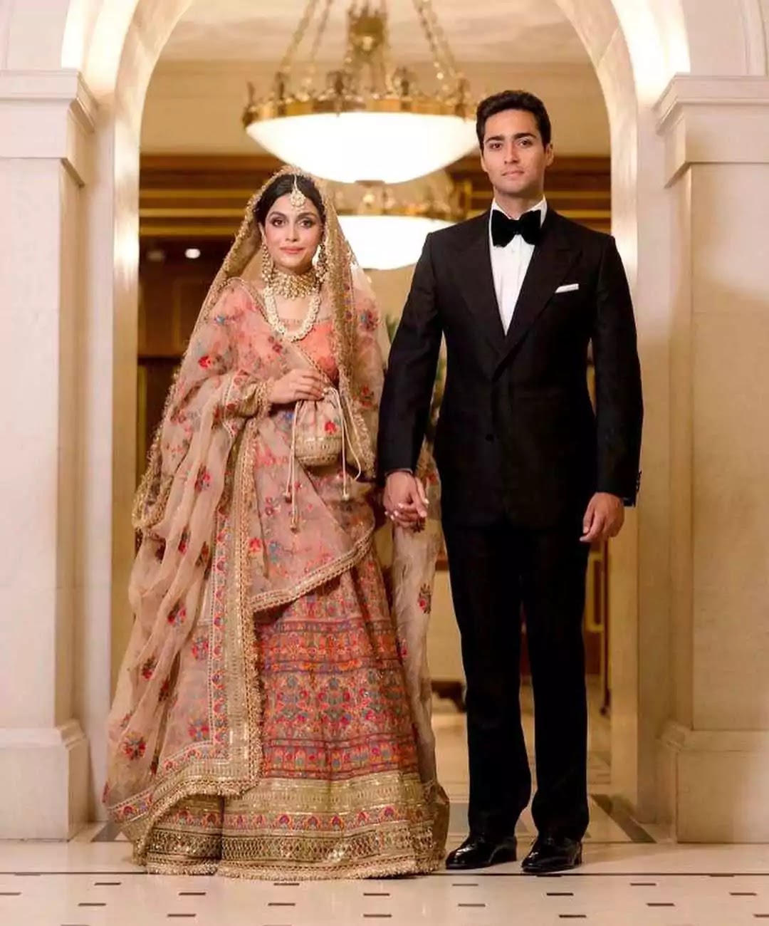 Beautiful Family Pictures of Ayesha Saif With Her Husband And In-Laws