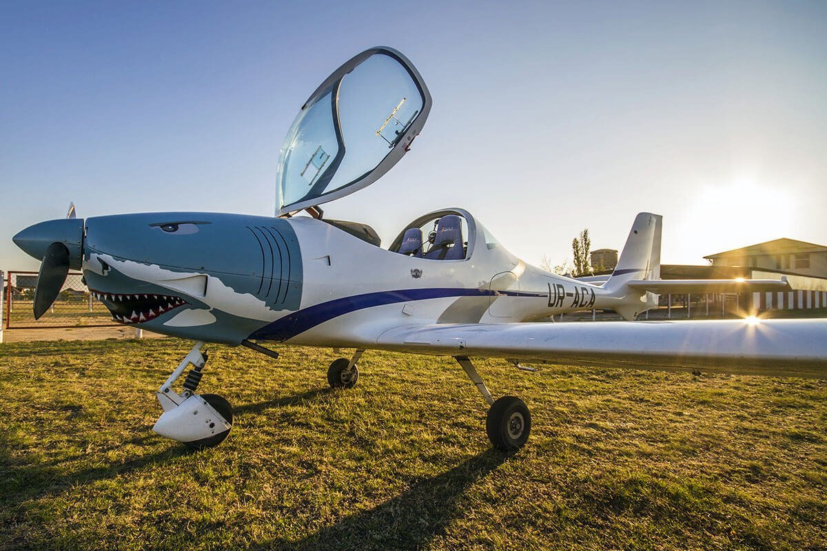 Aquila a210 самолет. психология в сфере авиации. сфера авиации. ту 214 завод. су 34 кокпит.