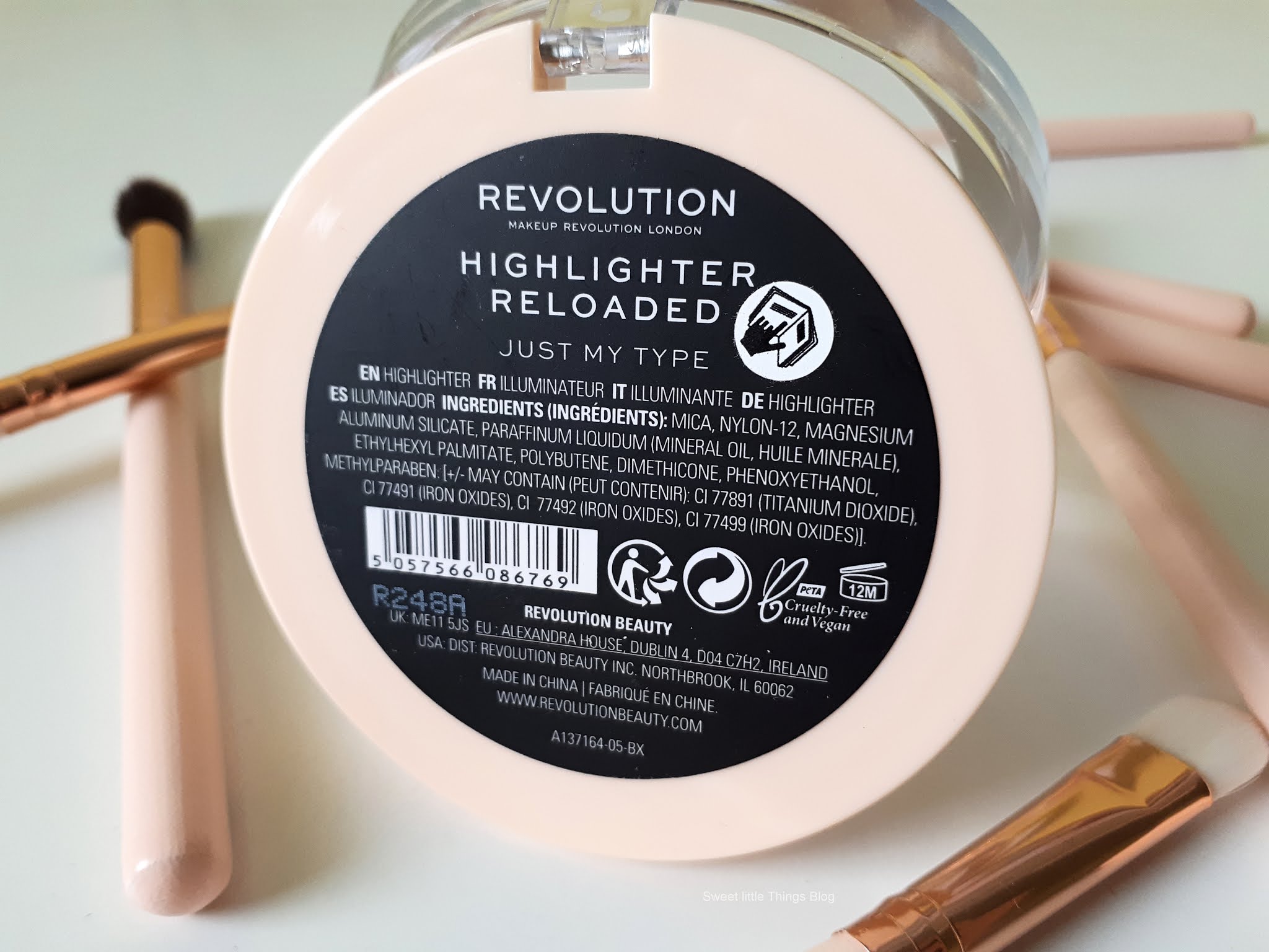 Makeup Revolution Reloaded highlighter RECENZIJA+SWATCHEVI Sweet