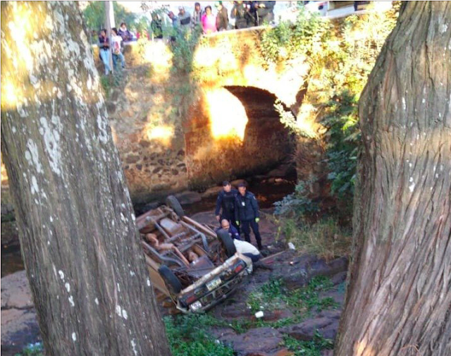 Se durmió manejando y  despertó en el Río Tepa