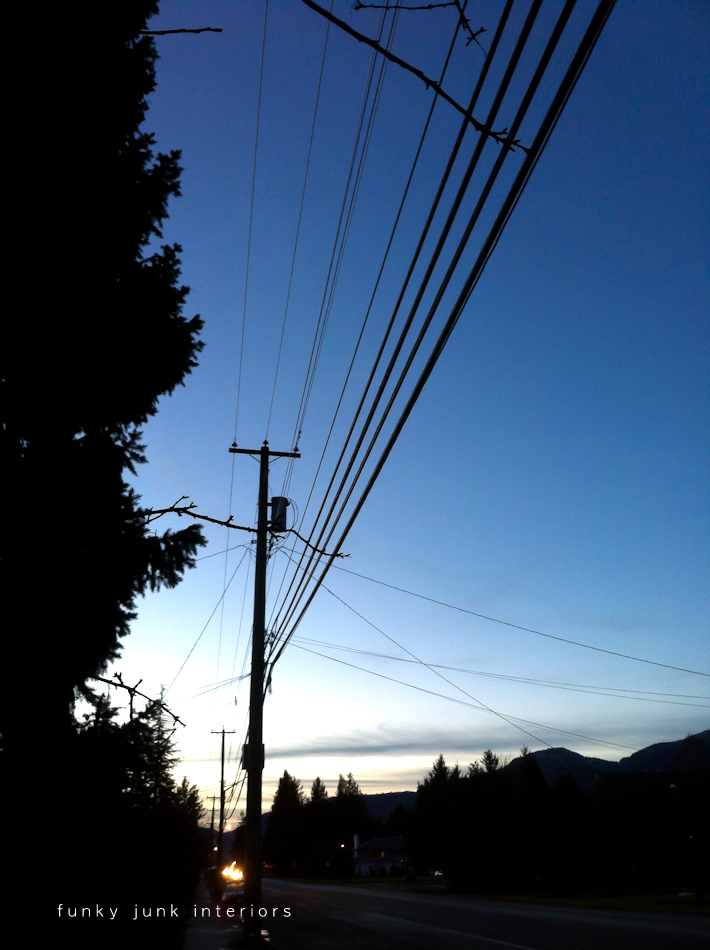 From empty to full, in the blink of a Christmas light... and iPhone. A story with night pictures, via Funky Junk Interiors From empty to full, in the blink of a Christmas light... and iPhone. A story with night pictures, via Funky Junk Interiors