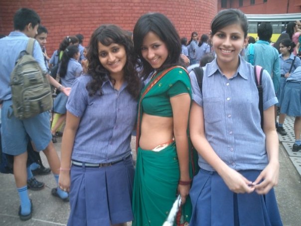 Desi Girls And Aunties Hot And Sexy Pictures Hot Desi School Girls In