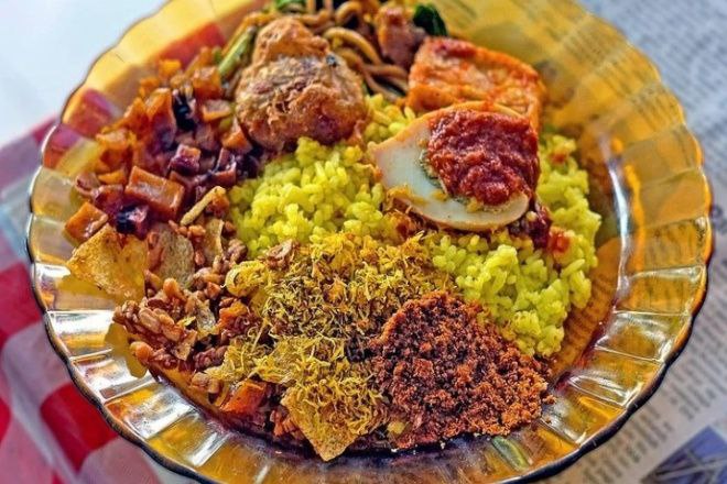 4 Tempat Makan Nasi Kuning Paling Enak di Bone