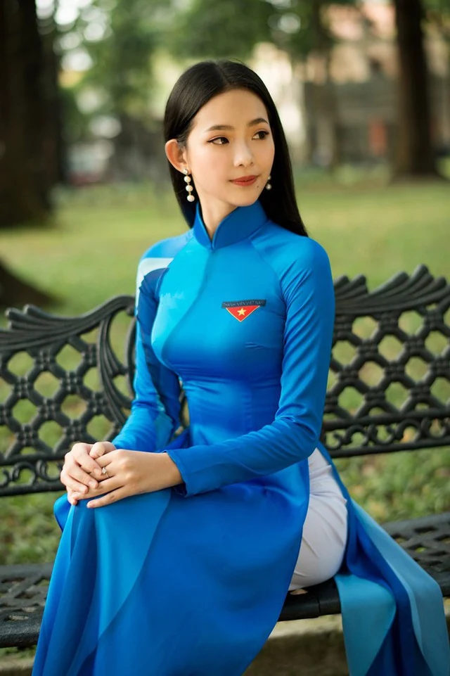 Á khôi Sinh viên sở hữu vòng eo vạn người mê Á khôi Sinh viên sở hữu vòng eo vạn người mê