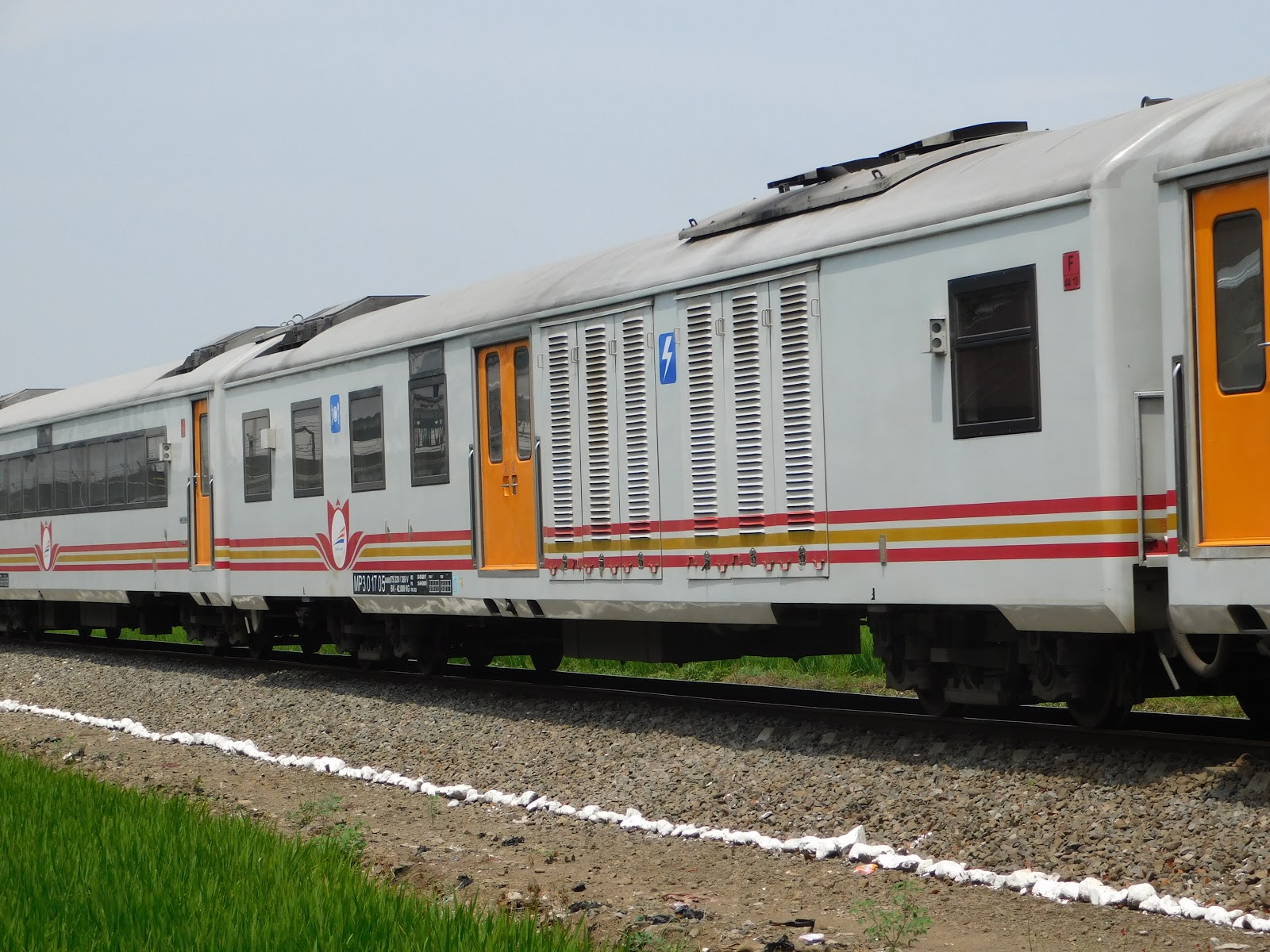 Kereta Api Indonesia Ketika KA Tambahan SurabayaMalang Meninggalkan