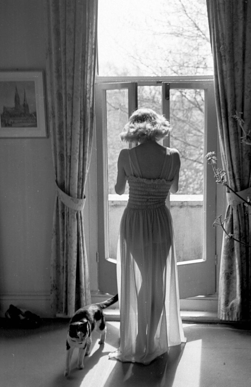 Everyday Life in the UK Through Kurt Hutton’s Camera Lens Vintage
