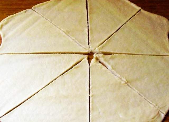 Η Συνταγή της Ημέρας: Αφράτα Τυροπιτάκια Η Συνταγή της Ημέρας: Αφράτα Τυροπιτάκια