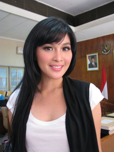 Beautiful Celebrity Indonesian Hairstyles, Long Hairstyle 2011, Hairstyle 2011, New Long Hairstyle 2011, Celebrity Long Hairstyles 2095