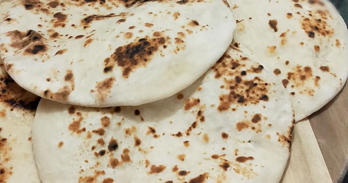 4 Foodies Khubz Arabi (الخبز العربي)/Pita Bread....Without Oven