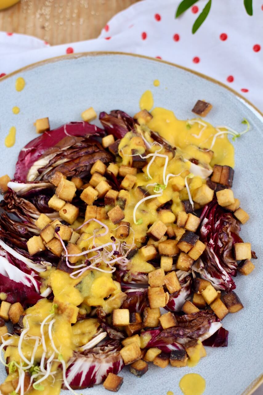 HOME OF HAPPY: KNUSPRIGER RADICCHIO MIT FRUCHTIGER MANGOSAUCE