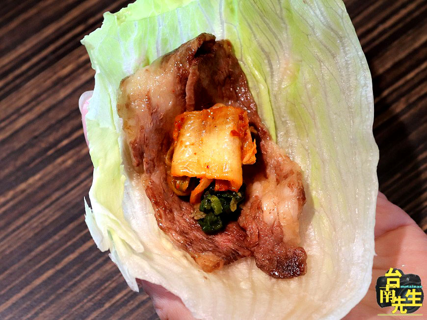 台南火烤兩吃吃到飽/帝王蟹+和牛吃飽吃滿/70多種海陸食材任你點/coldstone冰淇淋+鴨血豆腐+飲品無限享用/加價還有啤酒+調酒喝到飽/無煙炭烤不會全身油煙味