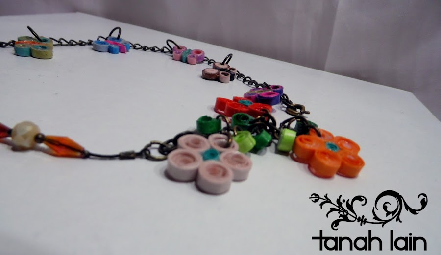 Pulsera de flores de papel