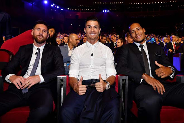 Trao giải Quả bóng vàng: Ronaldo thua vì đến Juventus, Messi thắng Van Dijk? 2 Trao giải Quả bóng vàng: Ronaldo thua vì đến Juventus, Messi thắng Van Dijk? 2