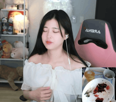 너무 많이 잡아댕긴 리본 - 디쁠