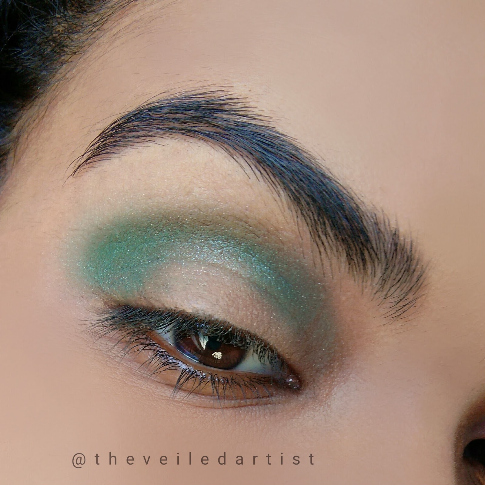 Green And Blue Glam Smokey Eyes Tutorial (Just 7 Steps) - The Veiled Artist