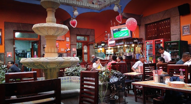 Por ambulantes, el restaurante Patio de San Luis sufre afectación del 30% en ventas