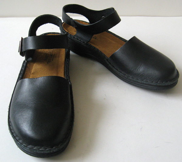NAOT FOOTWEAR BLACK LEATHER SHOES WOMENS SIZE 9 SIZE 40