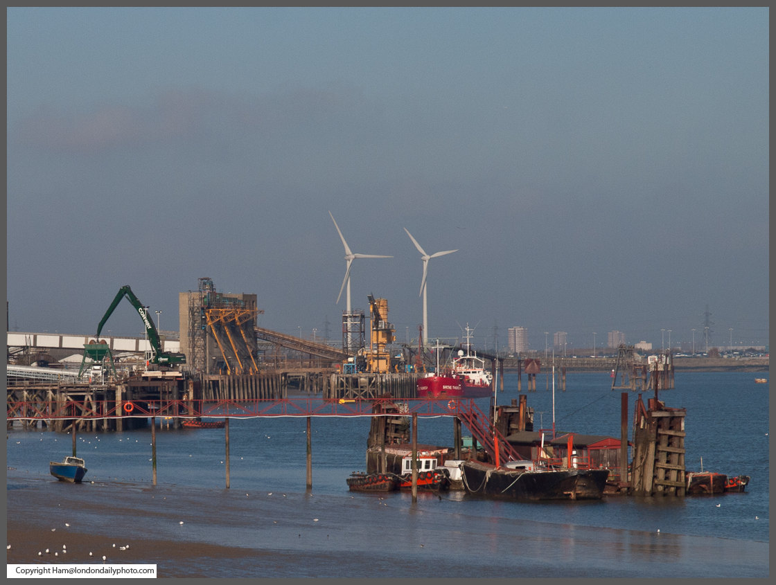 London Daily Photo The Industrial Thames