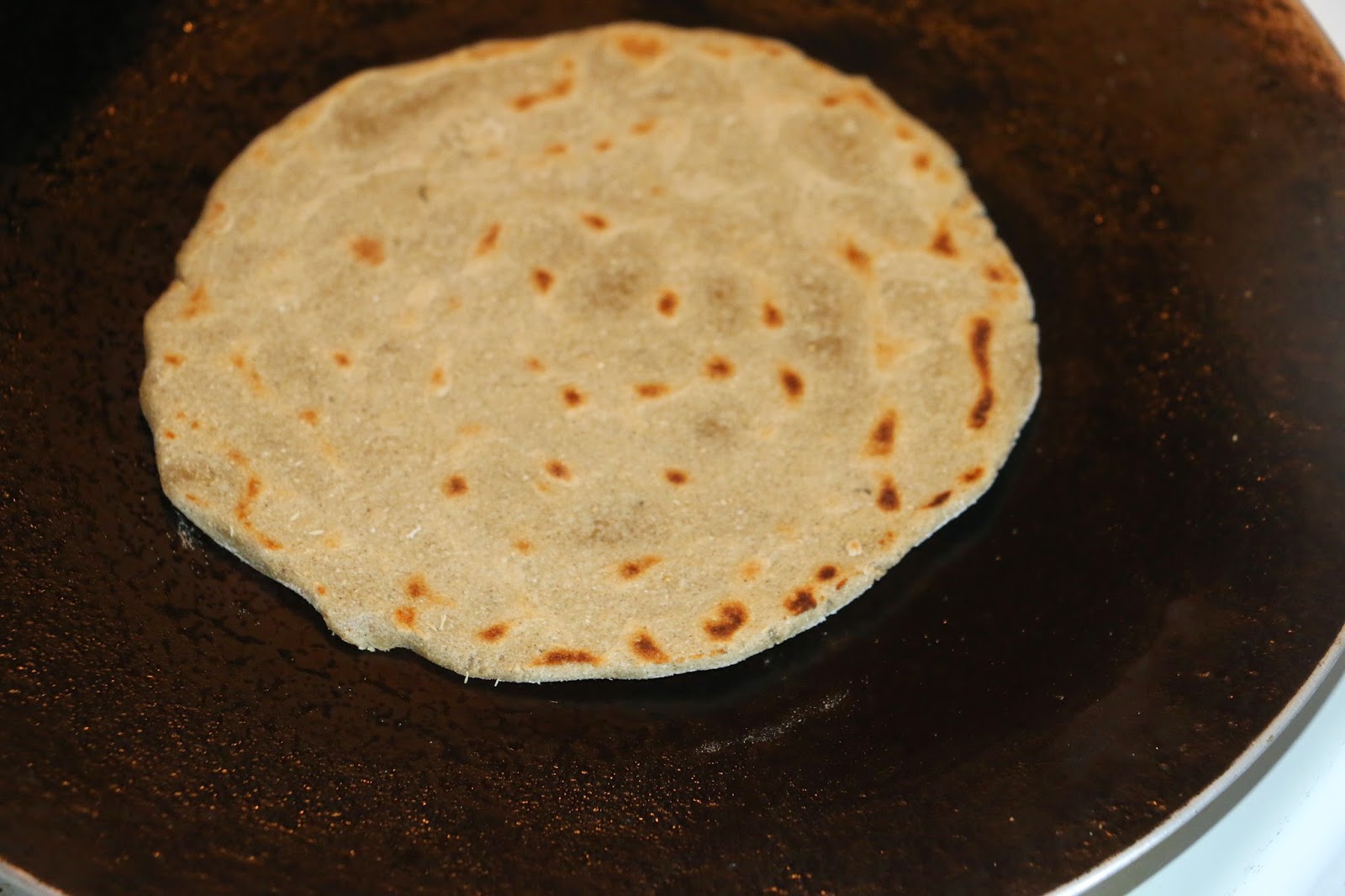 yummy delight for u: Bajra ki roti recipe, how to make bajri roti/bhakri