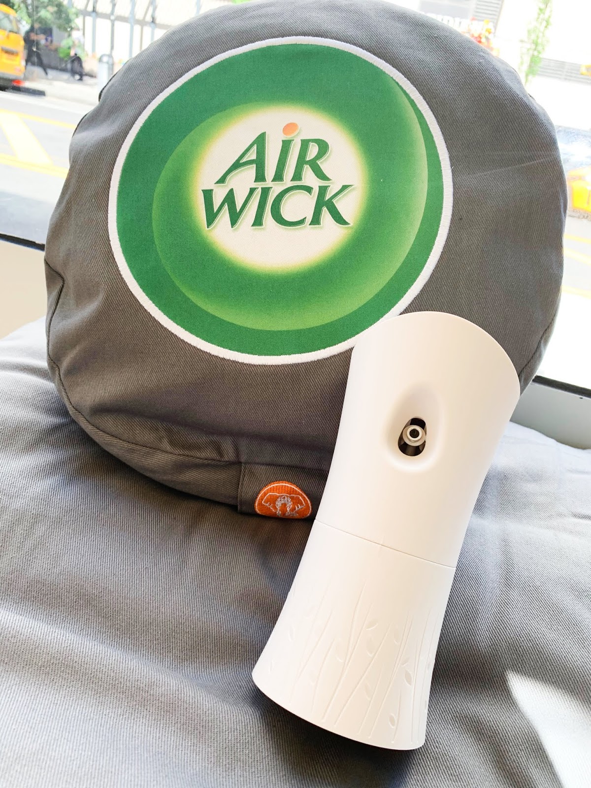 Let's Leave Our Homes Smelling Fresh Without Lifting A Finger with Air