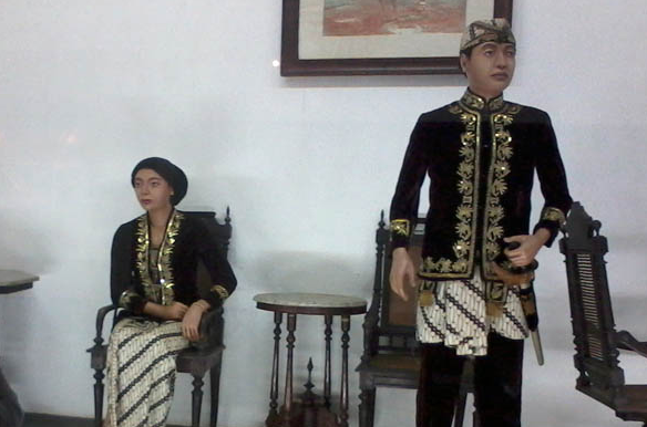 5 Pakaian Adat Suku Sunda Lengkap Dengan Gambarnya  Aneka Budaya