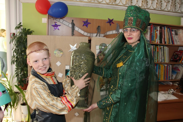 книжная выставка бажова в библиотеке. каменск-уральский памятник пушкину. бажов каменск уральский. парк бажова златоуст. бажов каменск уральский.