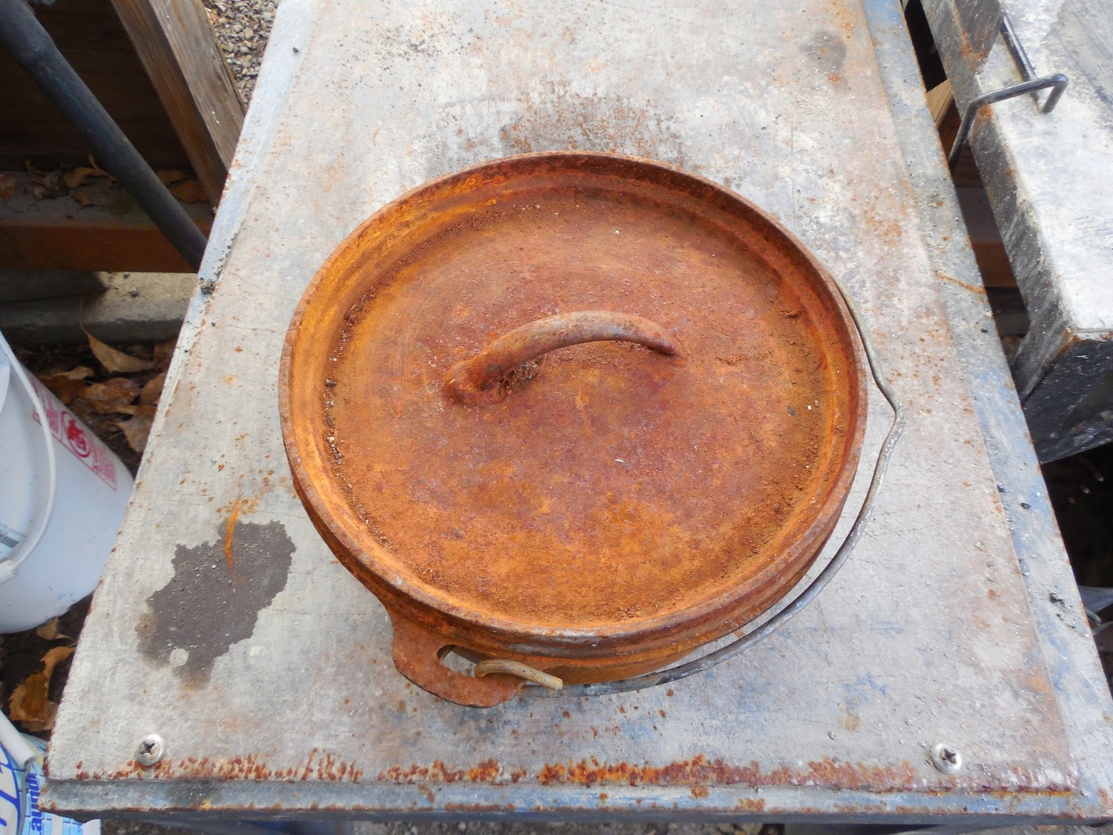 Trailhead Kitchen Dutch Oven Cooking ReSeasoning an Old Dutch Oven