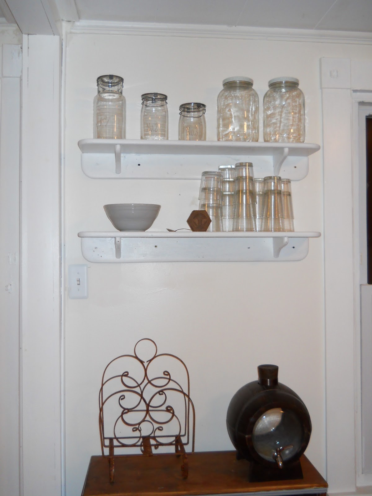 Heir and Space: White shelves in the kitchen
