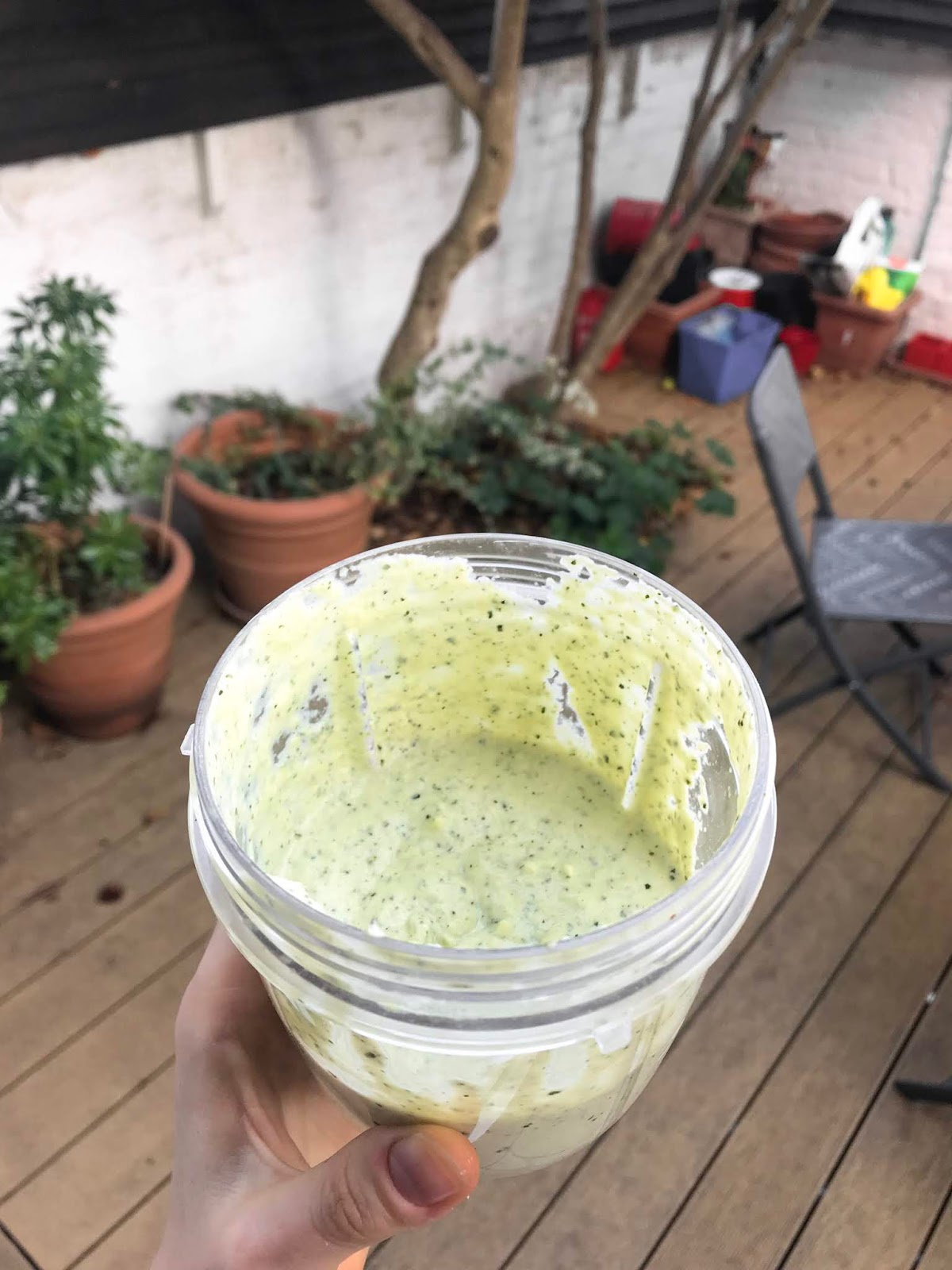 Courgette, garlic & tahini dip with a kick [vegan!]