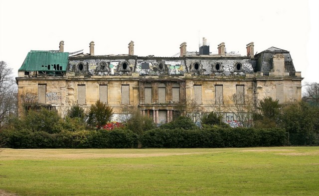 mansión abandonada de los Rothschild en París. 